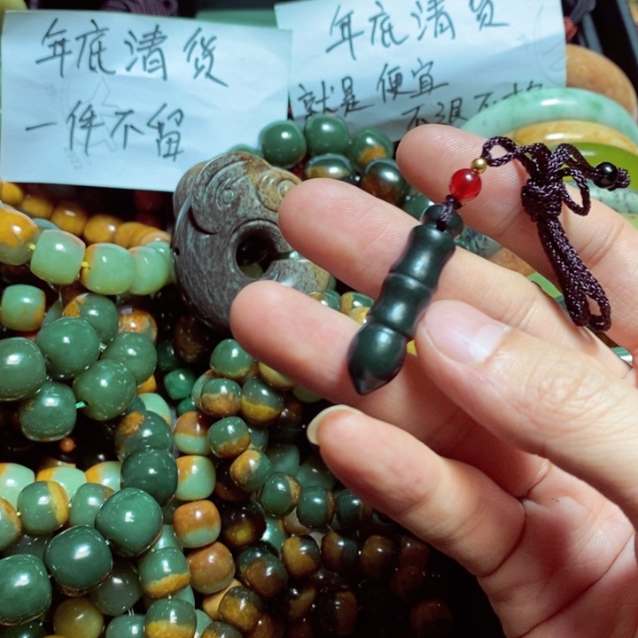 岫岩河磨玉（透闪石质玉）颈饰未镶嵌