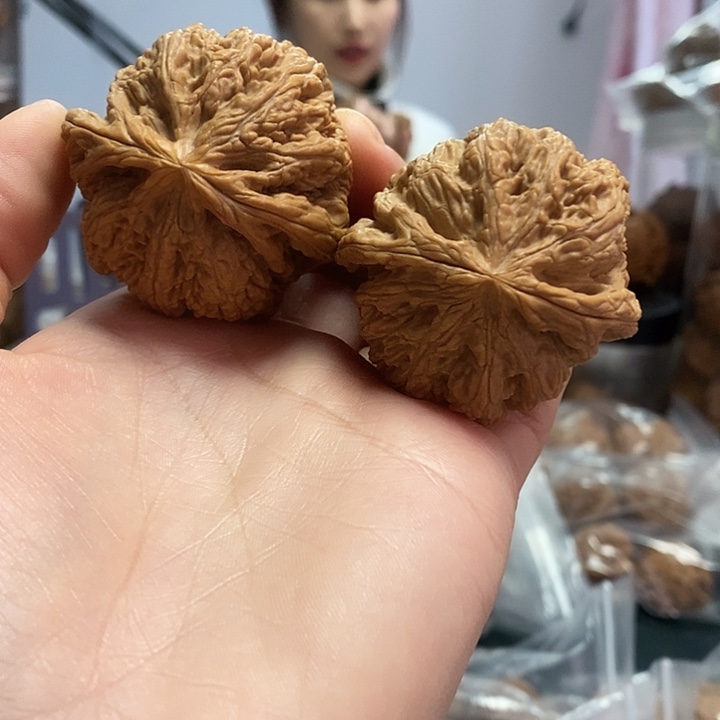 文玩核桃把件45.5/46粗筋红皮