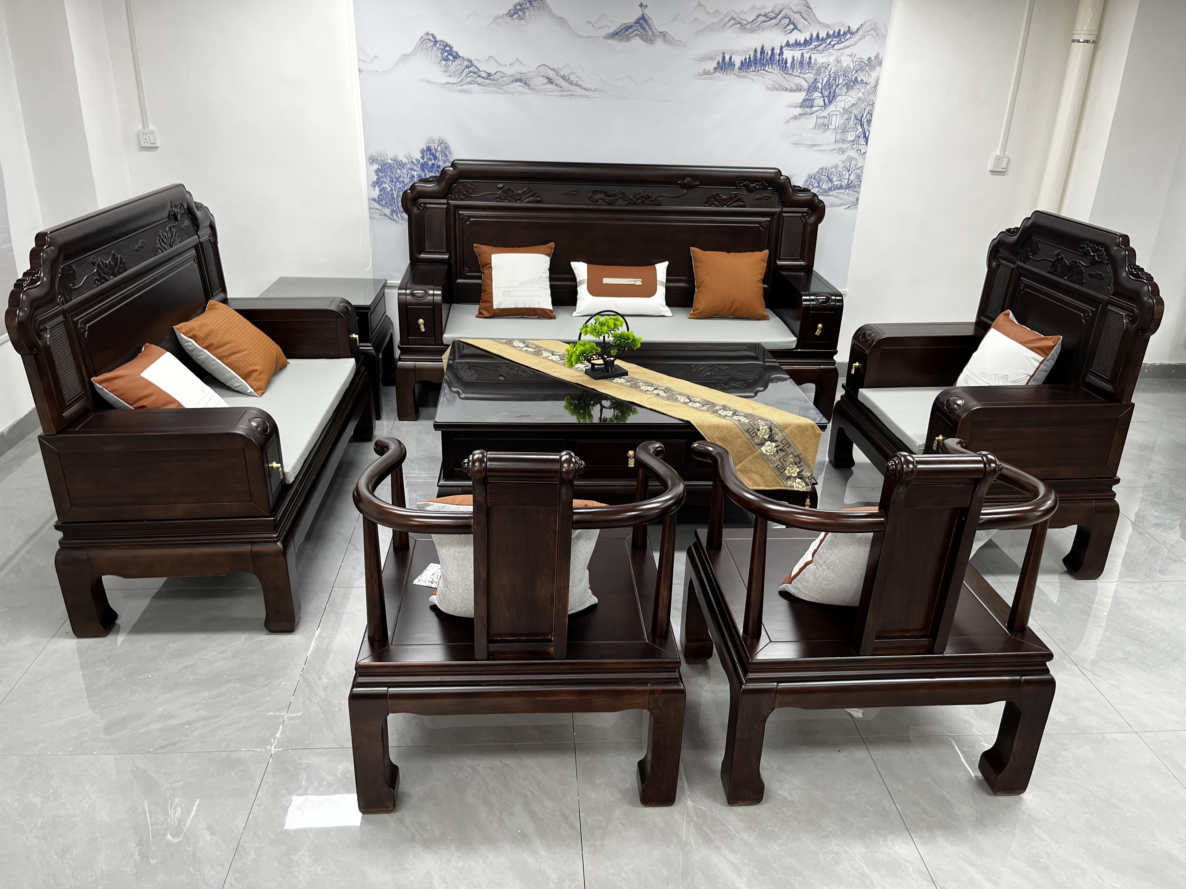 新中式复古风工艺雕花实木沙，1+2+3+长方几+小方几+围椅二件套。