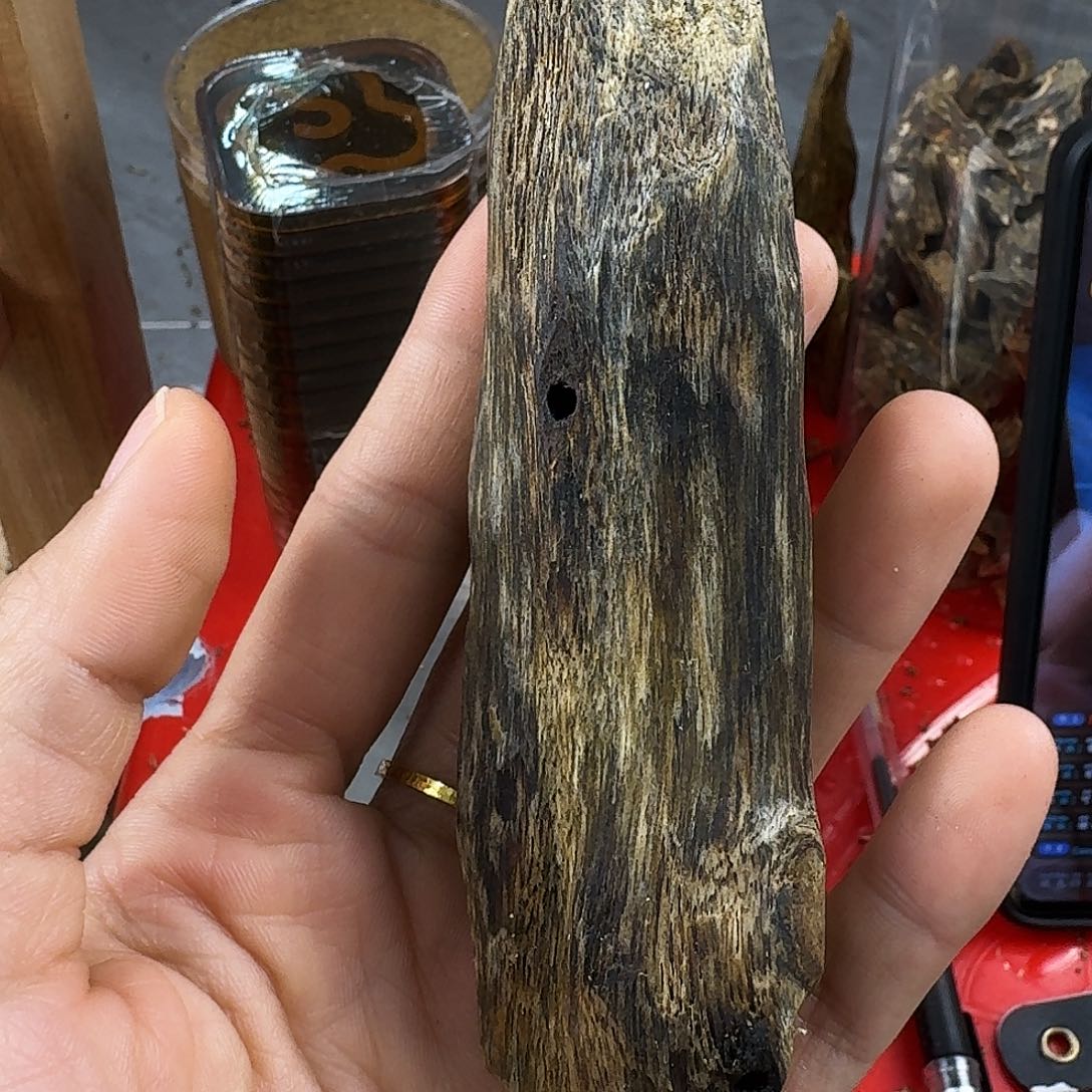 张***云香料绿奇楠虫漏白棋34克
