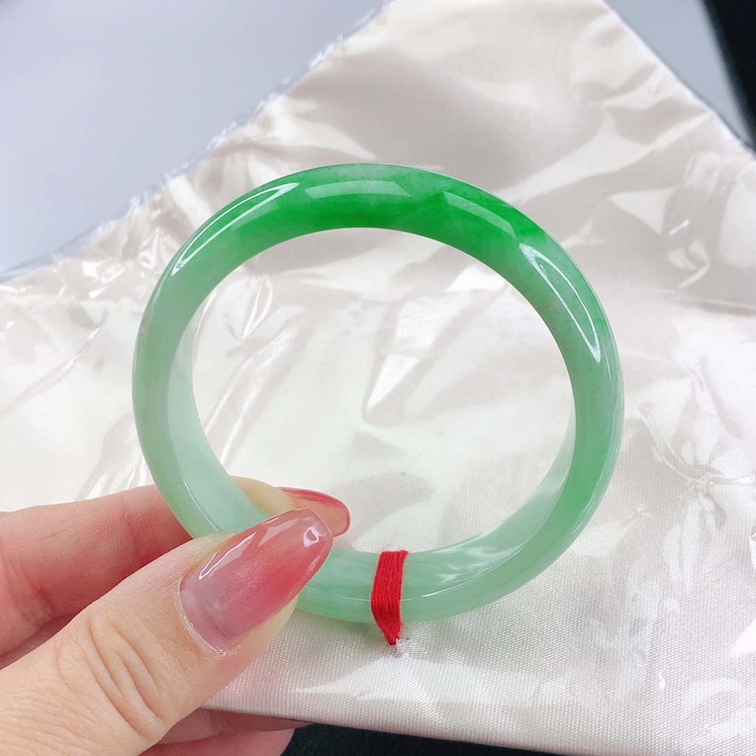 翡翠手镯未镶嵌翡翠073