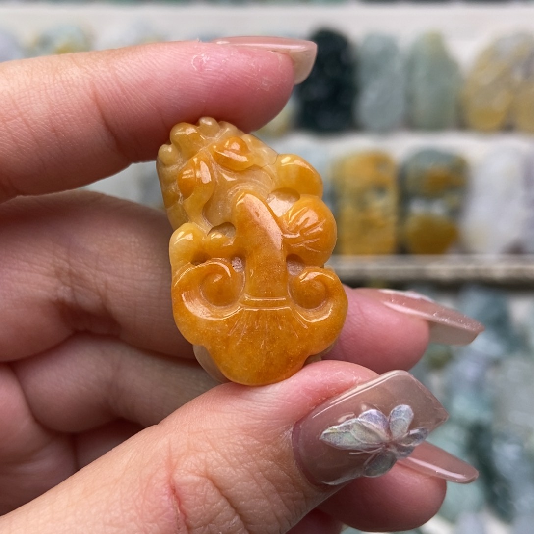 翡翠吊坠(赠链)未镶嵌