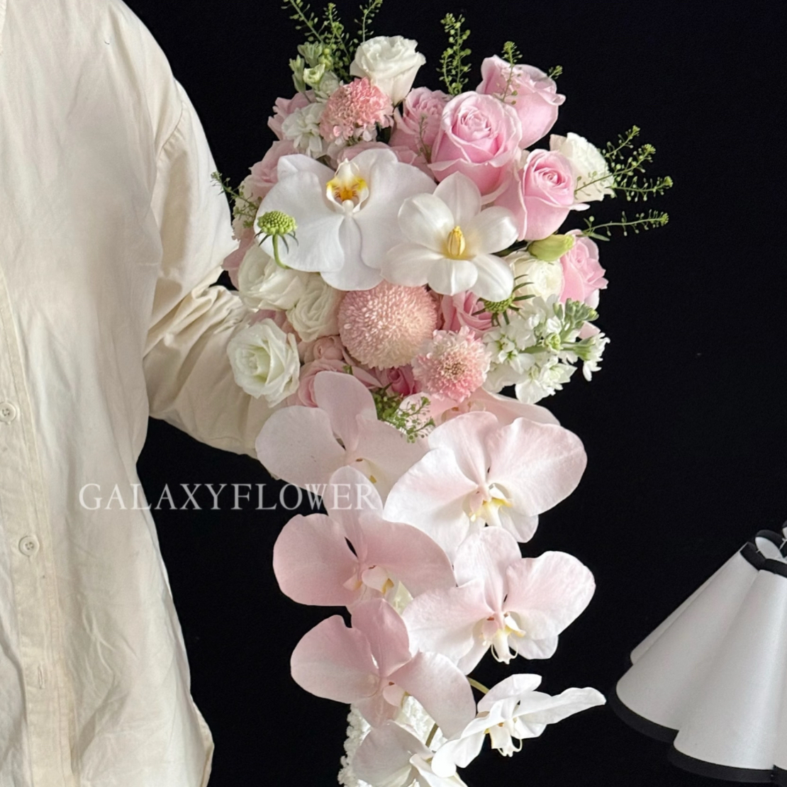 手捧花鲜花订购小时达同城配送新娘结婚登记婚纱拍摄女友生日女生日礼物