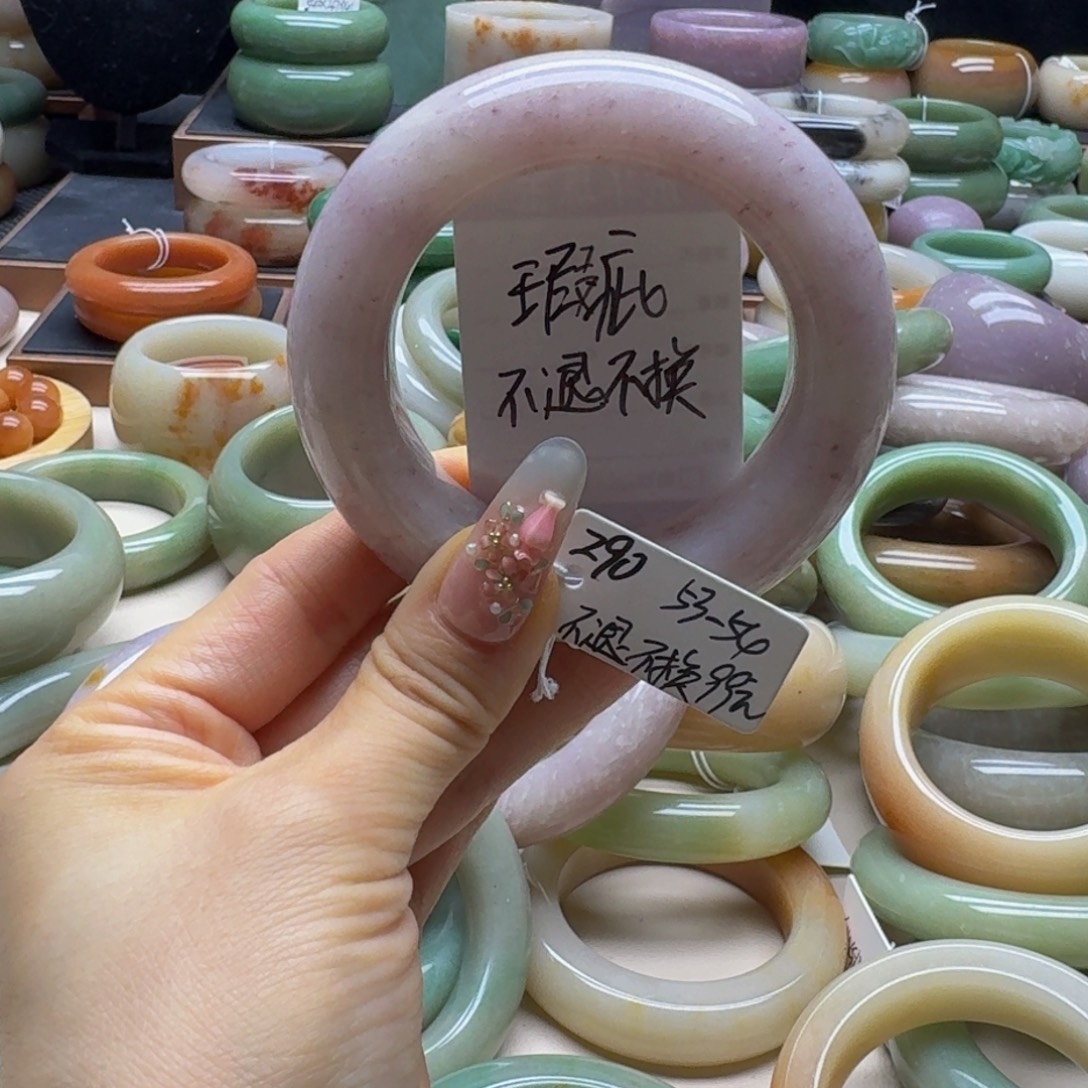 石英岩玉未镶嵌手镯