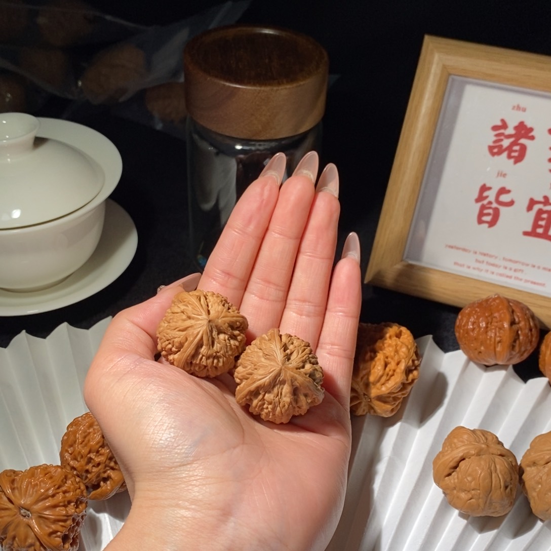文玩核桃吊坠艾****T御龙奔33