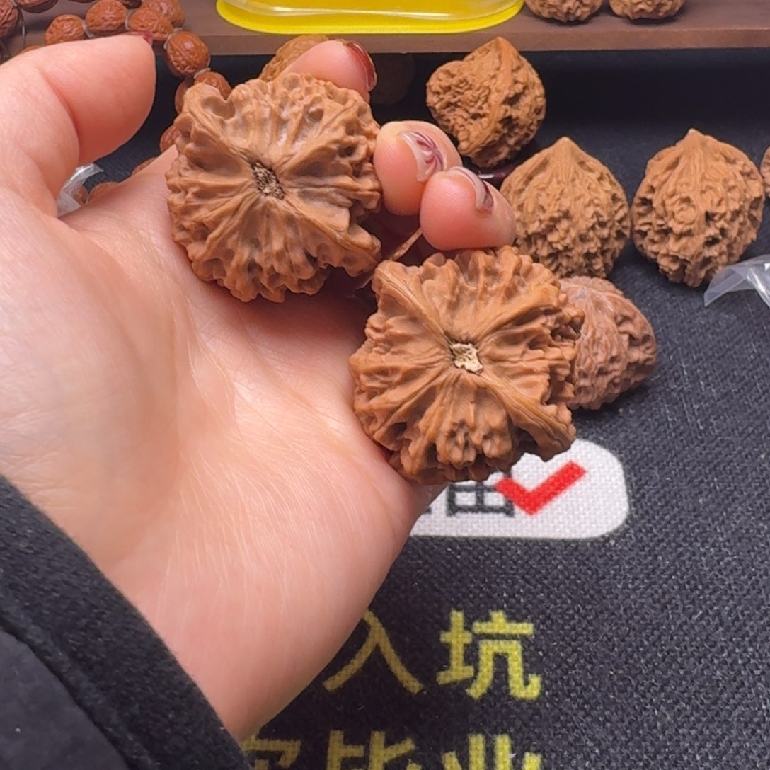 文玩核桃吊坠小***车42+秦闷