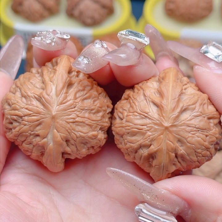 文玩核桃把件微全品红皮铁锤