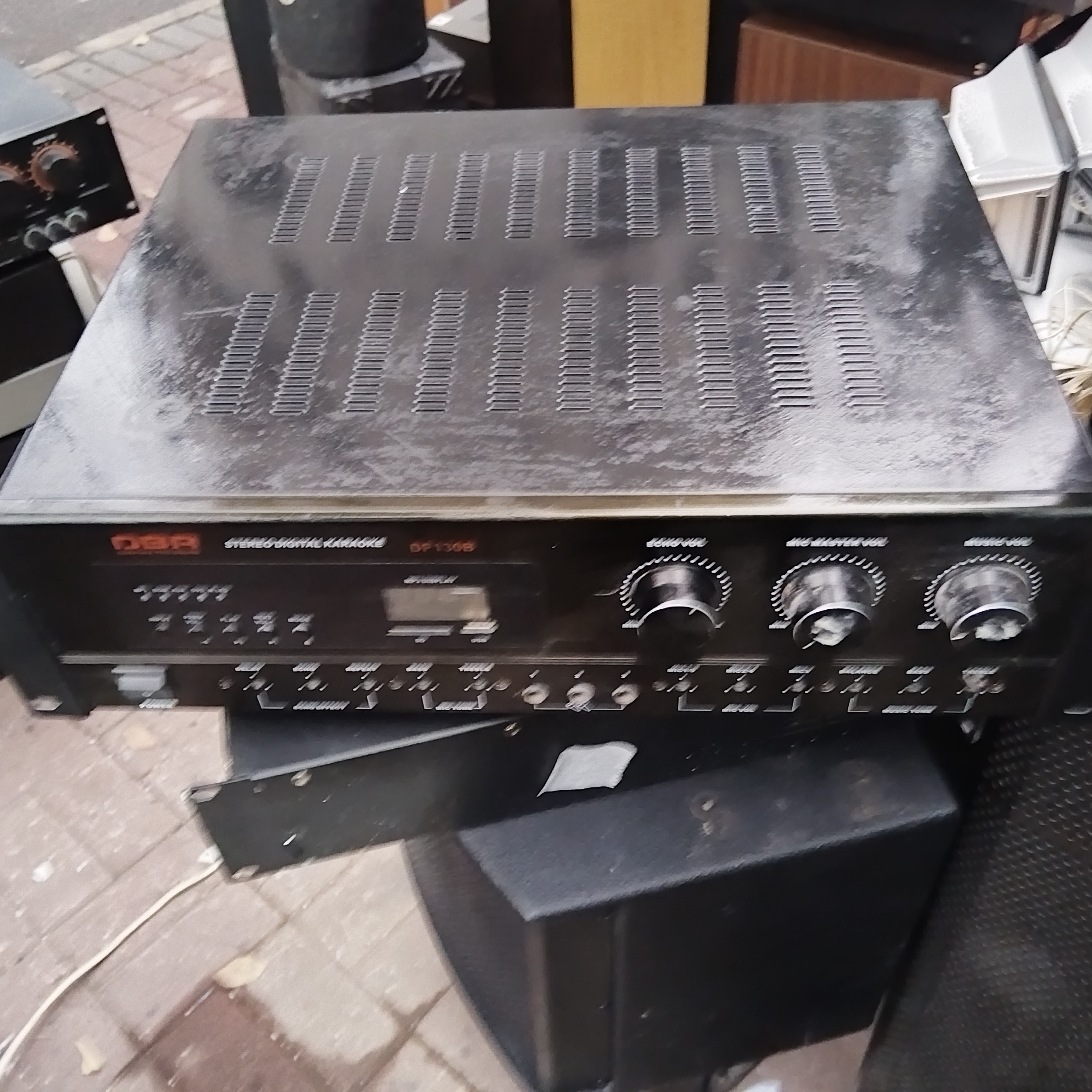 8新  卡包功放一台。不包邮费不支持七天无理由退货