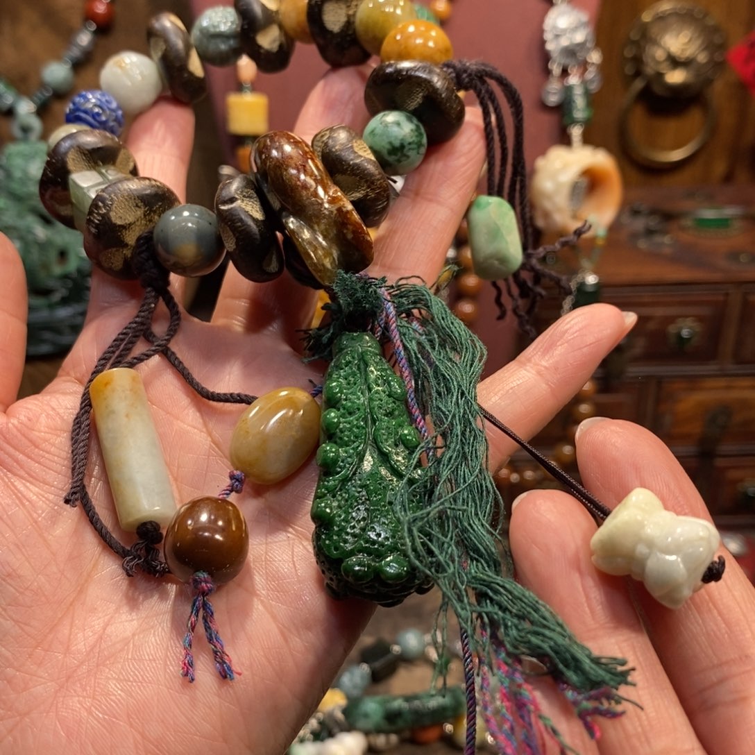 翡翠吊坠(赠链)未镶嵌