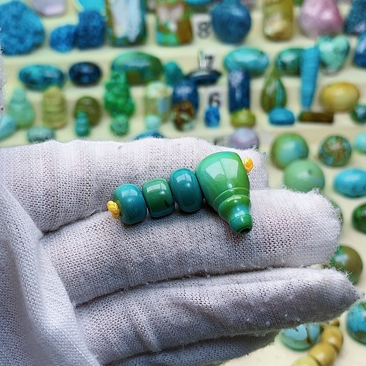 绿松石配饰未镶嵌