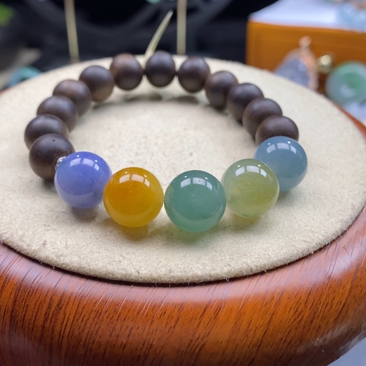 沉香木手串翡翠浓彩多宝手串