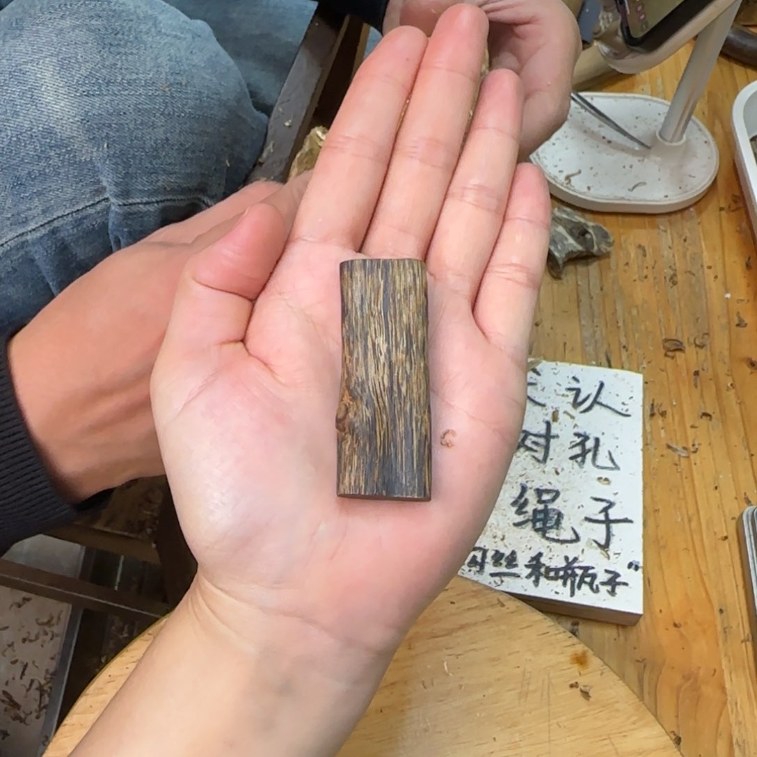 沉香吊坠素牌绿奇7.6克