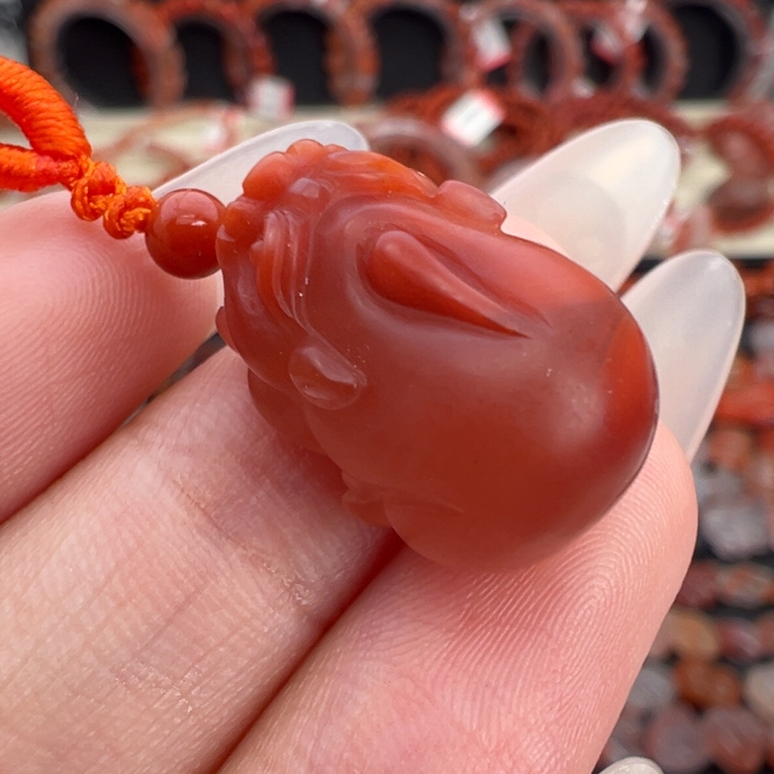 南红玛瑙未镶嵌颈饰火焰貔貅