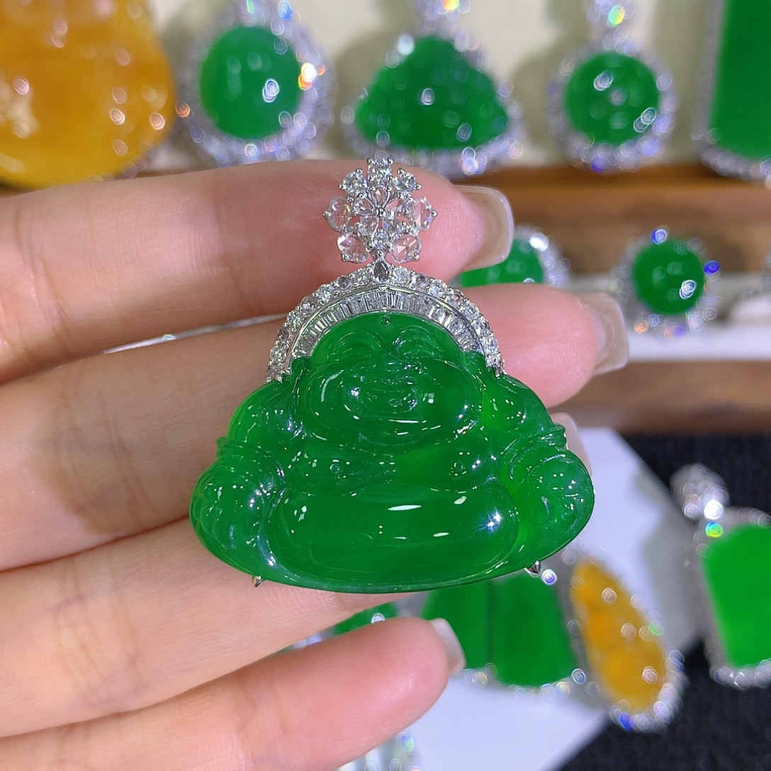 是****翡翠18K金镶嵌颈饰分单