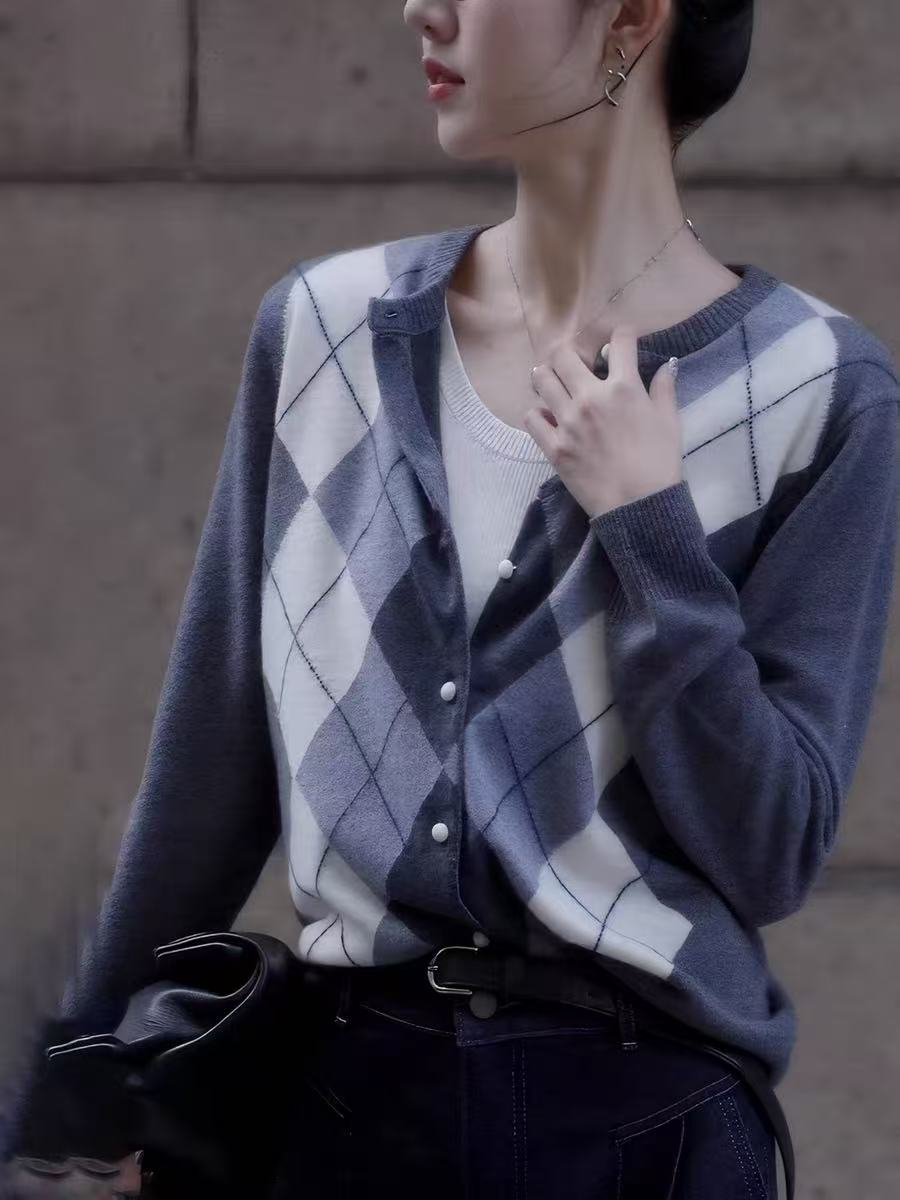 8818佳选轻奢新款设计感高级菱形格韩系圆领长袖开衫上衣