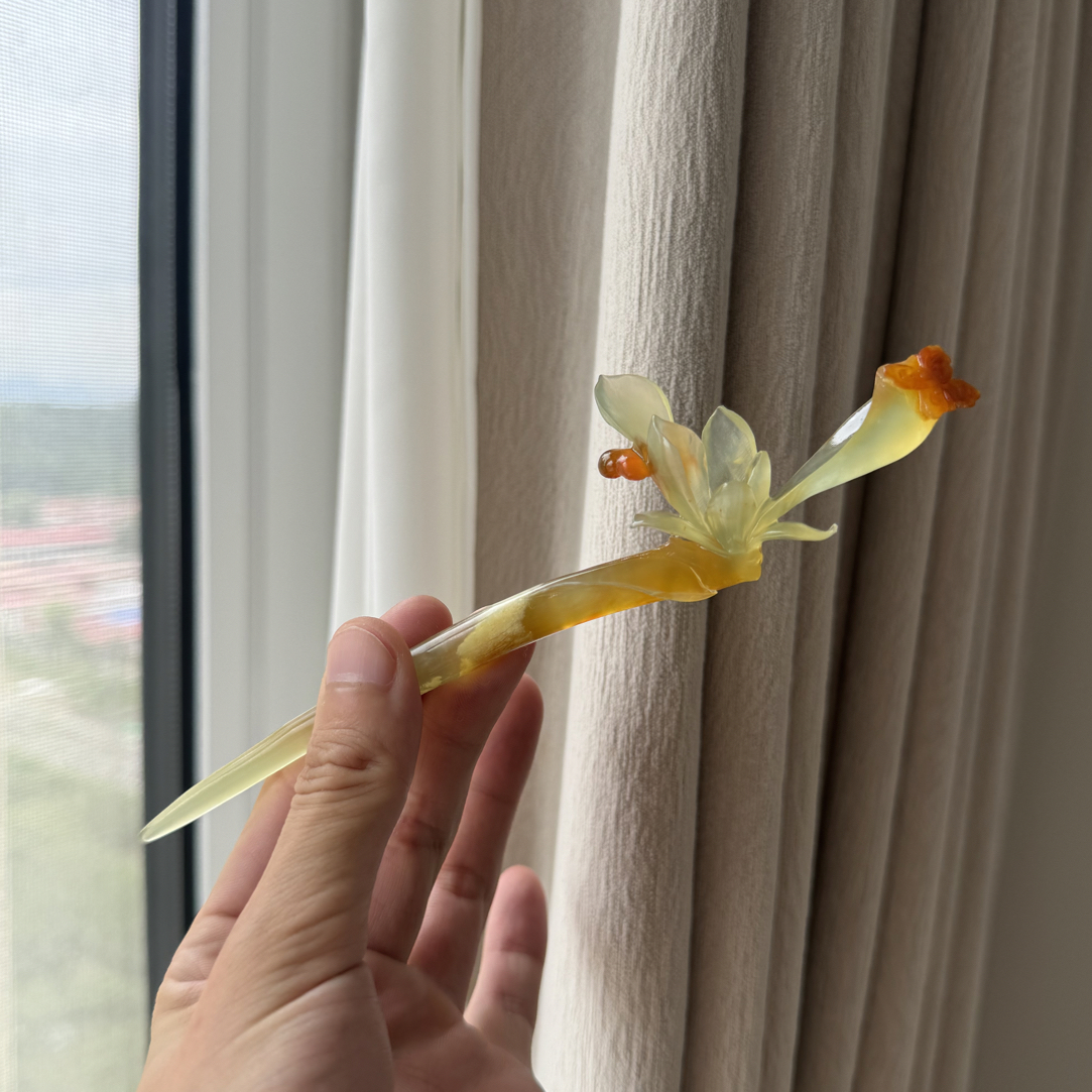 艺术俏色玉兰发簪