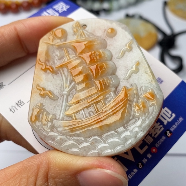 翡翠颈饰未镶嵌翡翠