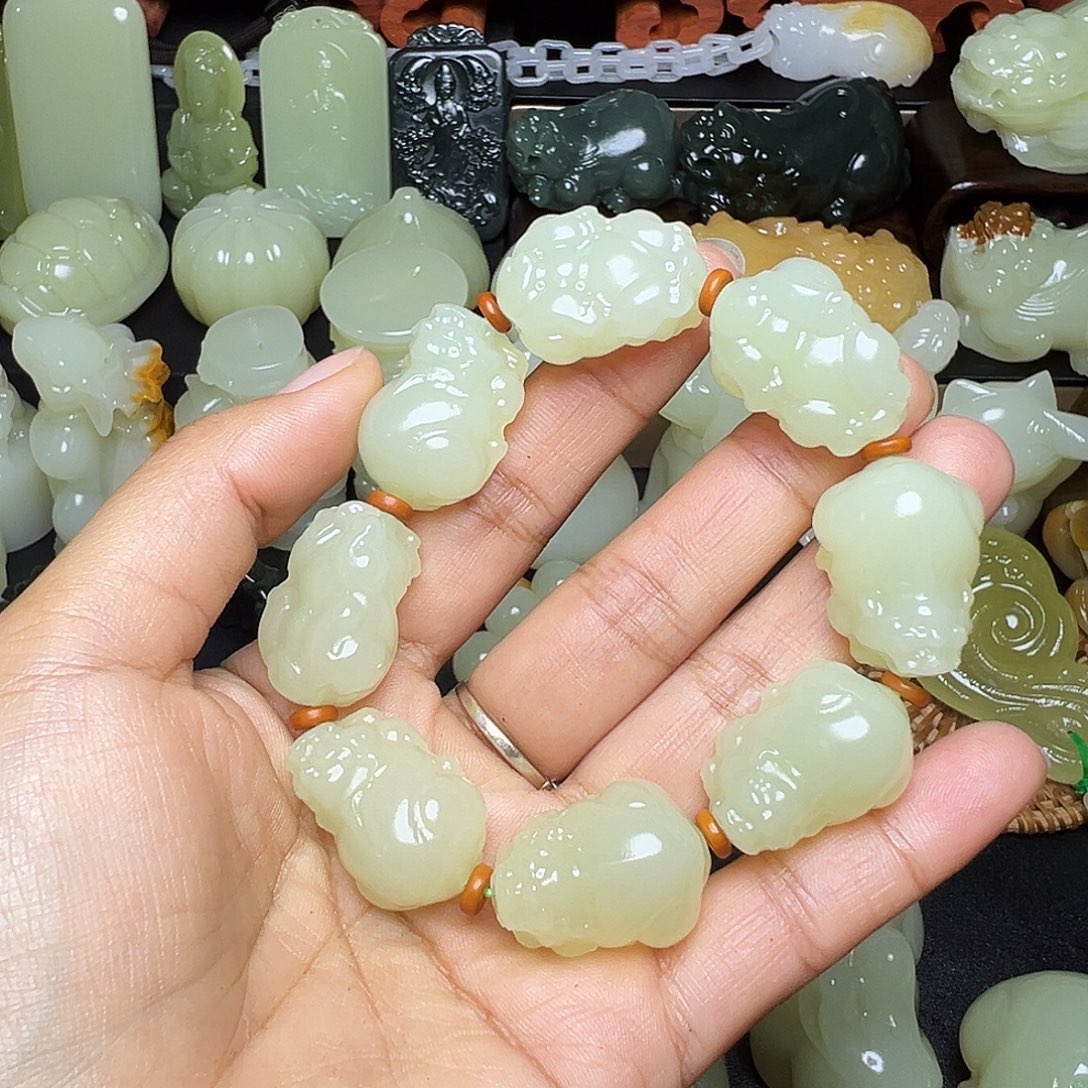 哪***丙软玉未镶嵌挂件新疆天然精品料子