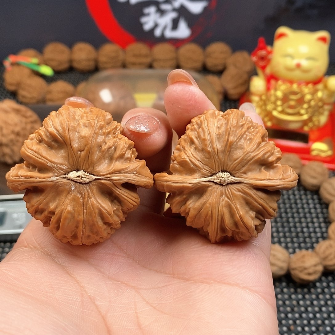 文玩核桃吊坠阿*罗44尺白狮子