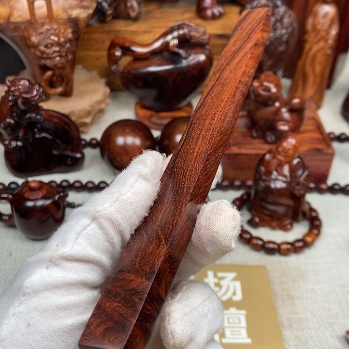 花梨木类案台36.4克左右