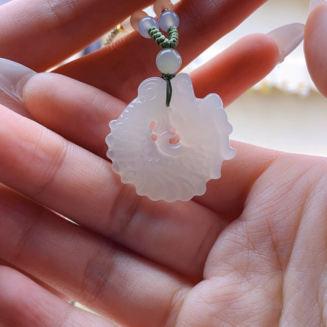 和田玉吊坠(赠链)未镶嵌不***呀