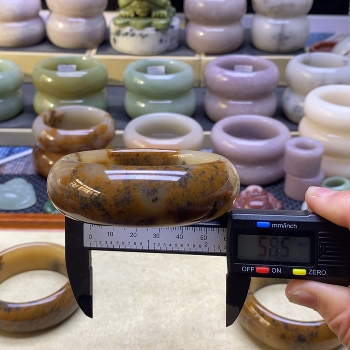 石英质玉未镶嵌手镯