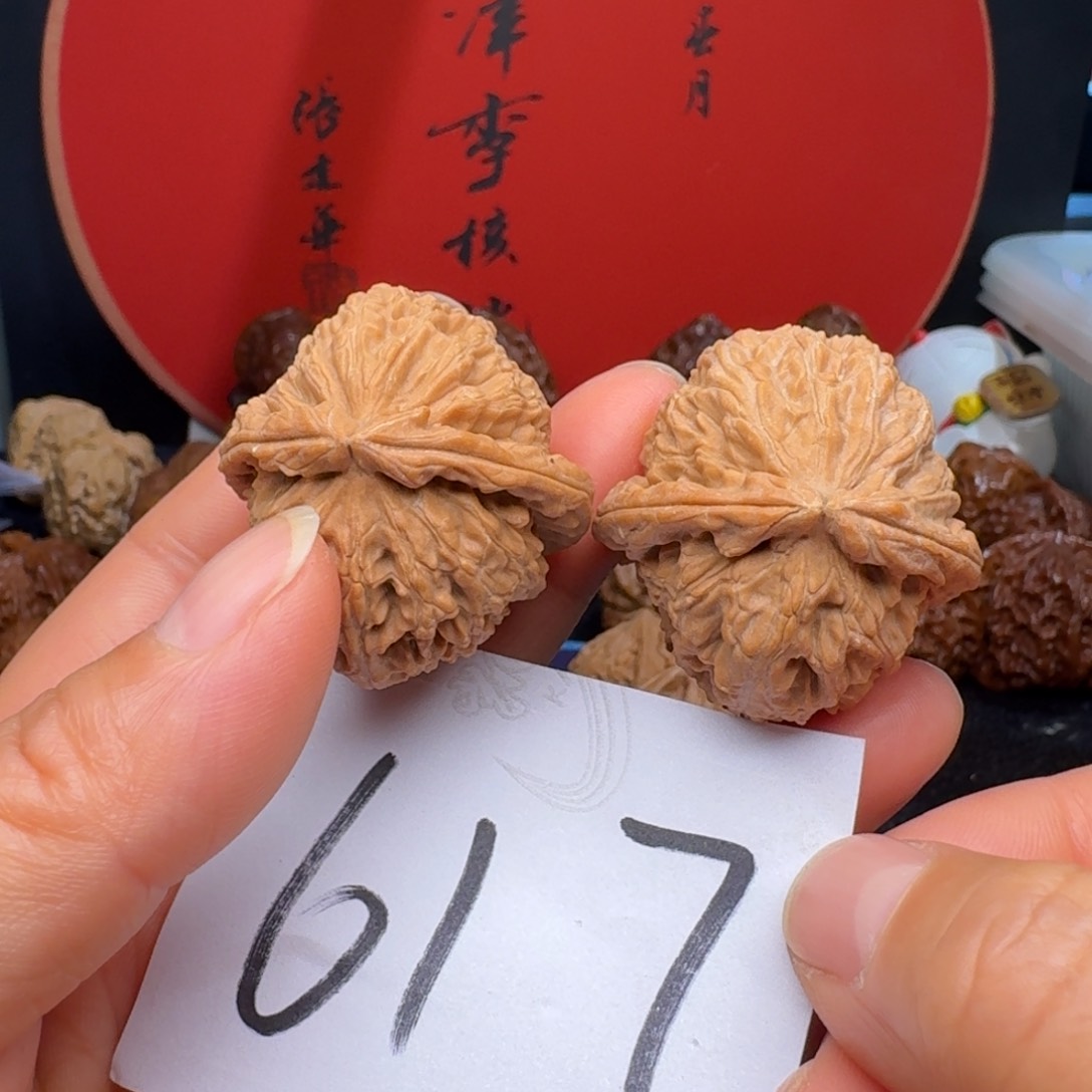 文玩核桃把件36 三角白