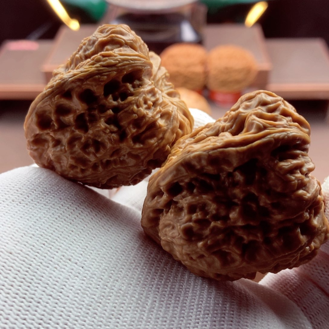 文玩核桃把件特留疤大三角拉丝41.40.41.46克