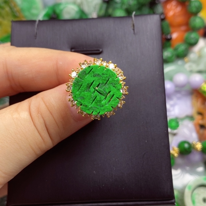 翡翠未镶嵌吊坠(赠链)