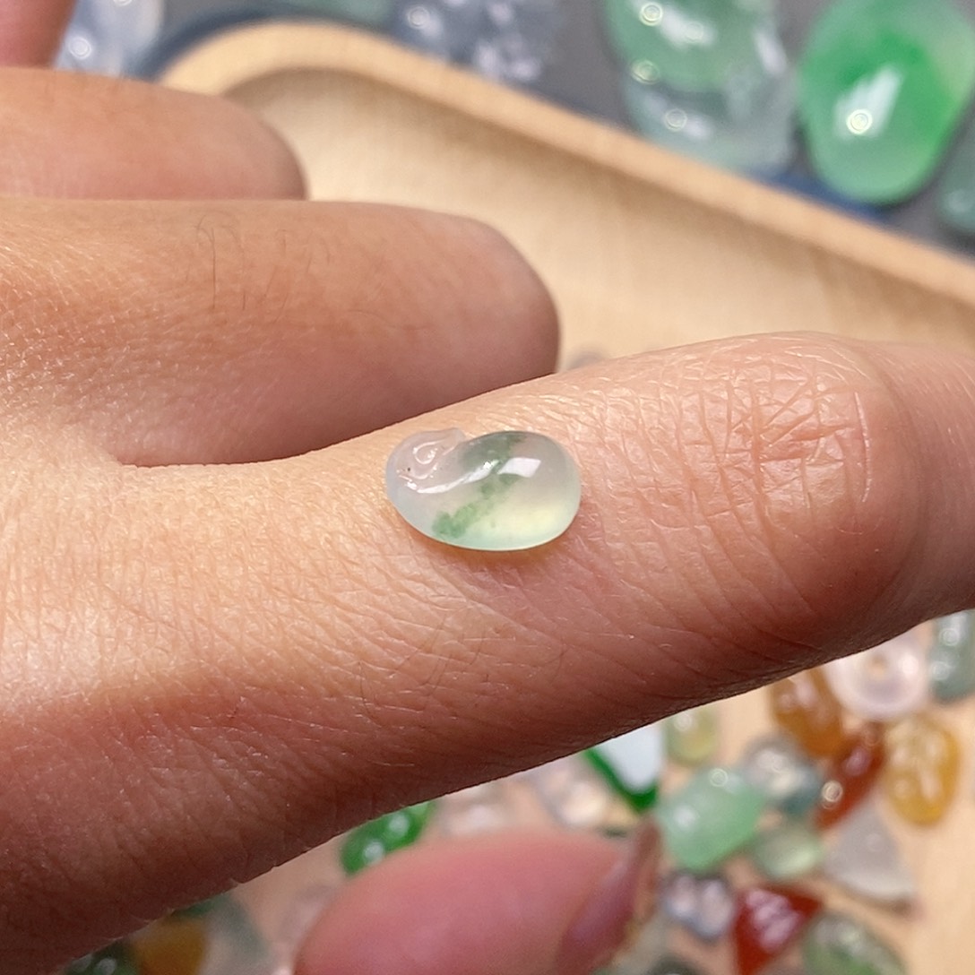 翡翠颈饰未镶嵌翡翠