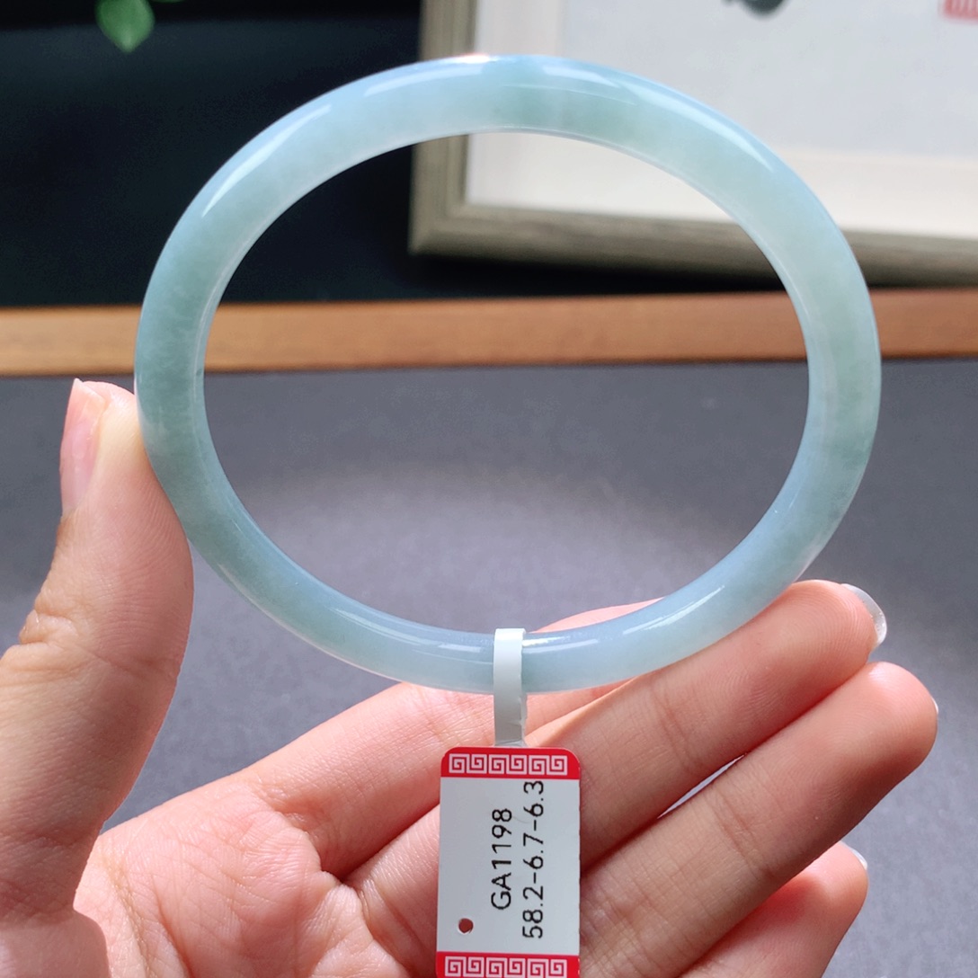 翡翠手镯未镶嵌天然翡翠手镯