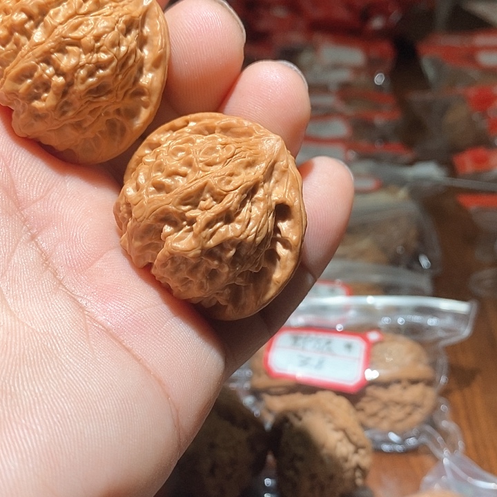 文玩核桃吊坠金牛