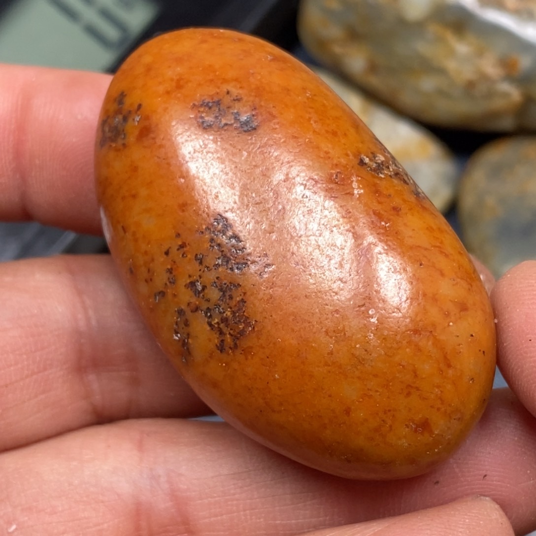 和田玉挂件足铂镶嵌