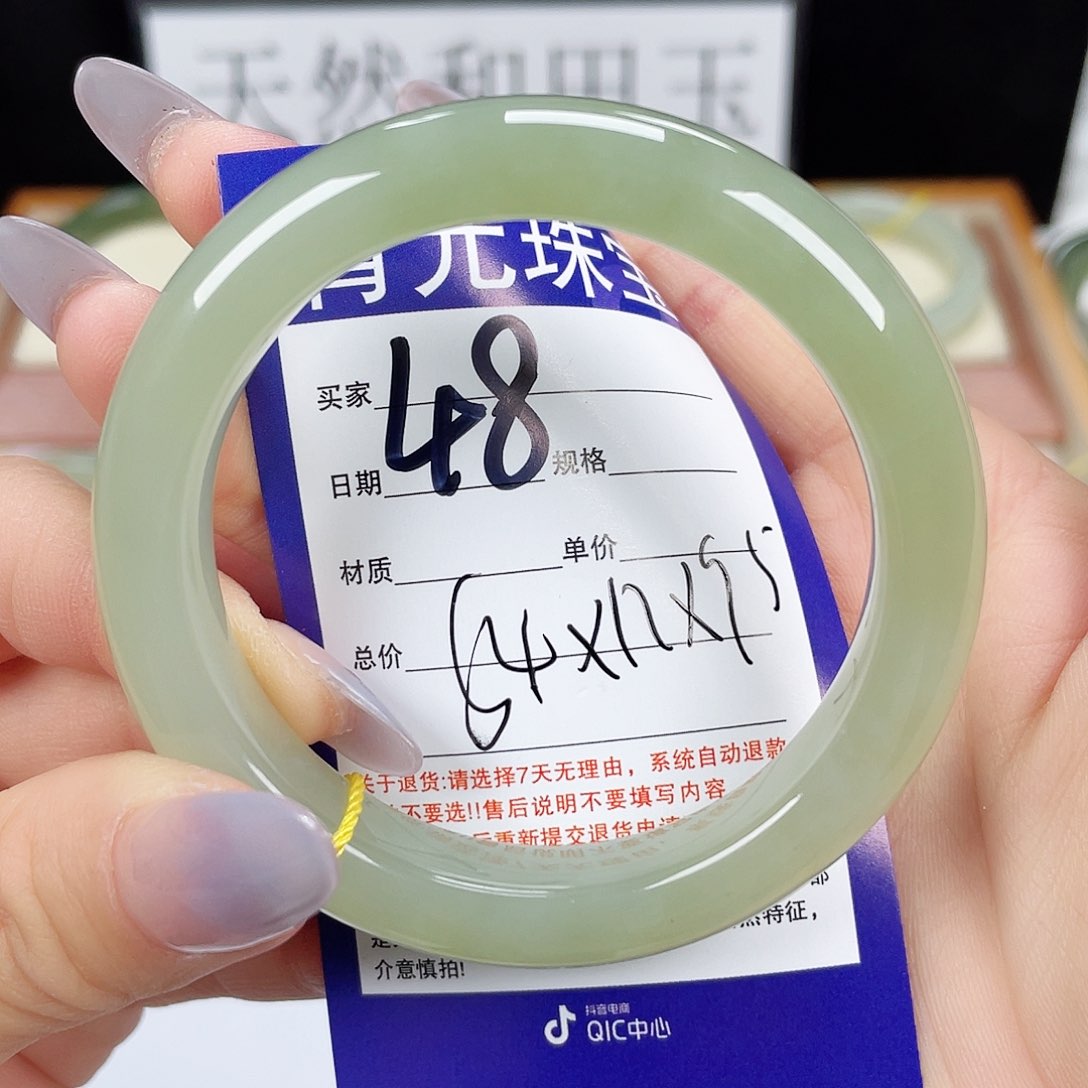 和田玉手镯未镶嵌