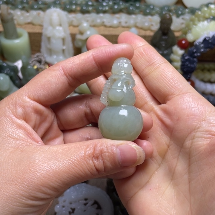 百***通和田玉未镶嵌颈饰