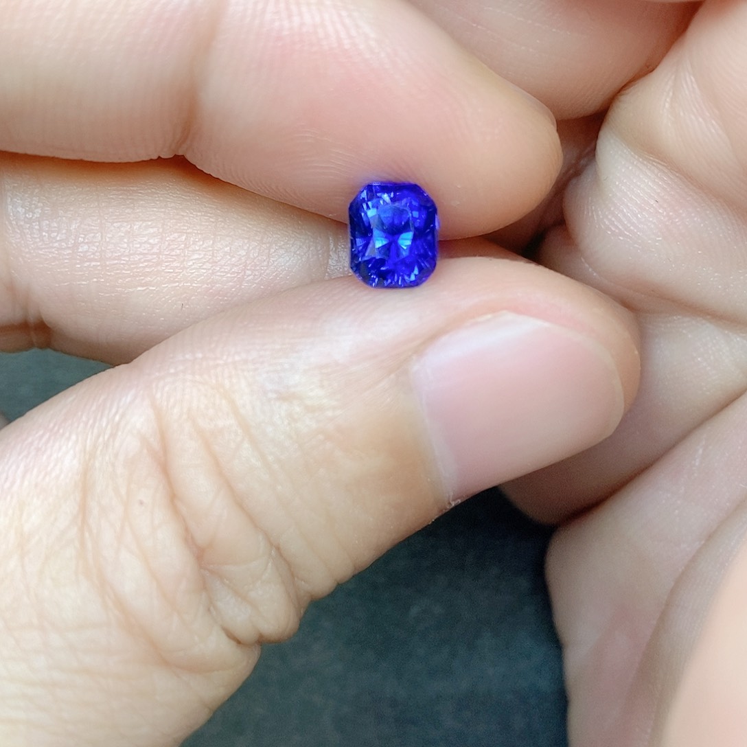 蓝宝石裸石未镶嵌1.84ct雷切皇家蓝吉尔德证