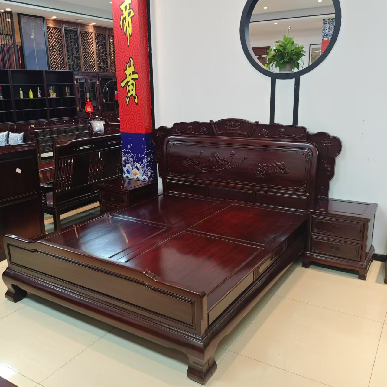 酸枝木1.8荷花大床尺寸：1.8m*2m