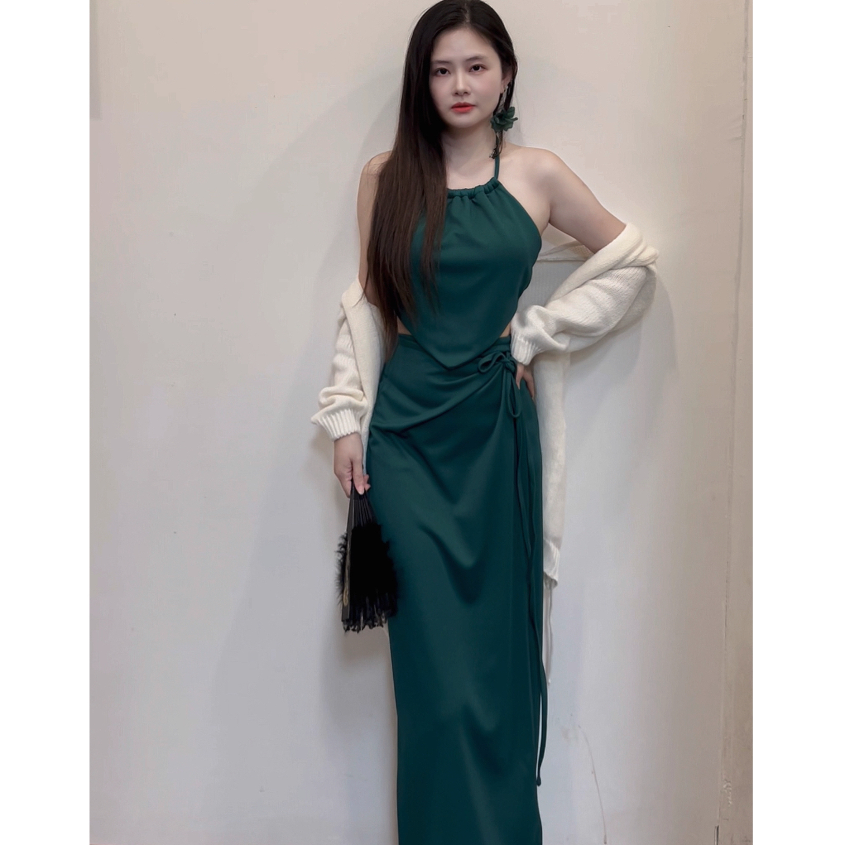 灰小猫 秋冬复古加厚纯色带胸垫挂脖抹胸绑带上衣+一片半身裙套装