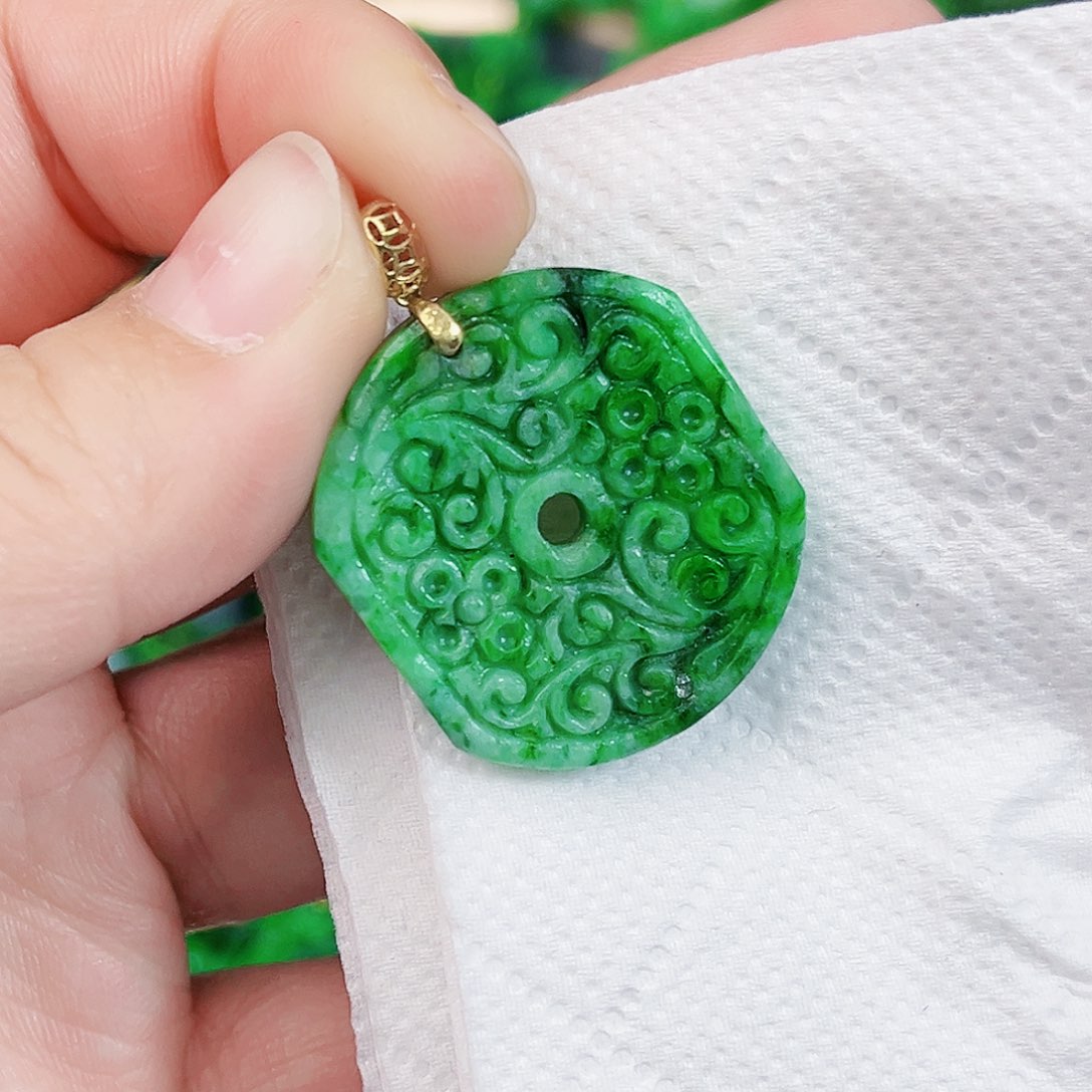 翡翠颈饰18K金镶嵌吊坠