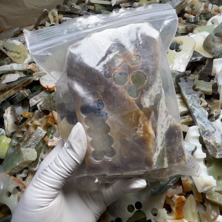 双***画和田玉未镶嵌珠宝奇石