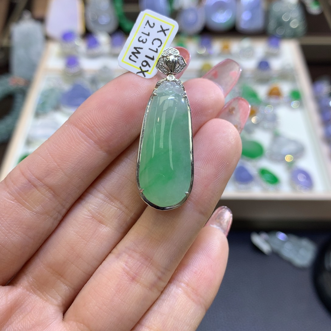 翡翠颈饰18K金镶嵌翡翠