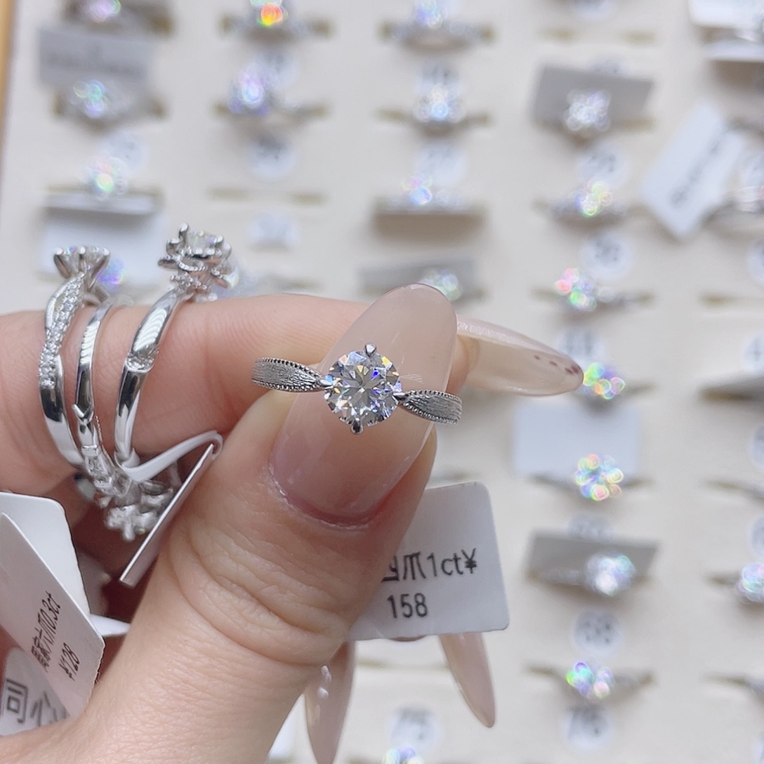 莫桑石非金属高定丝带四爪1克拉19圈