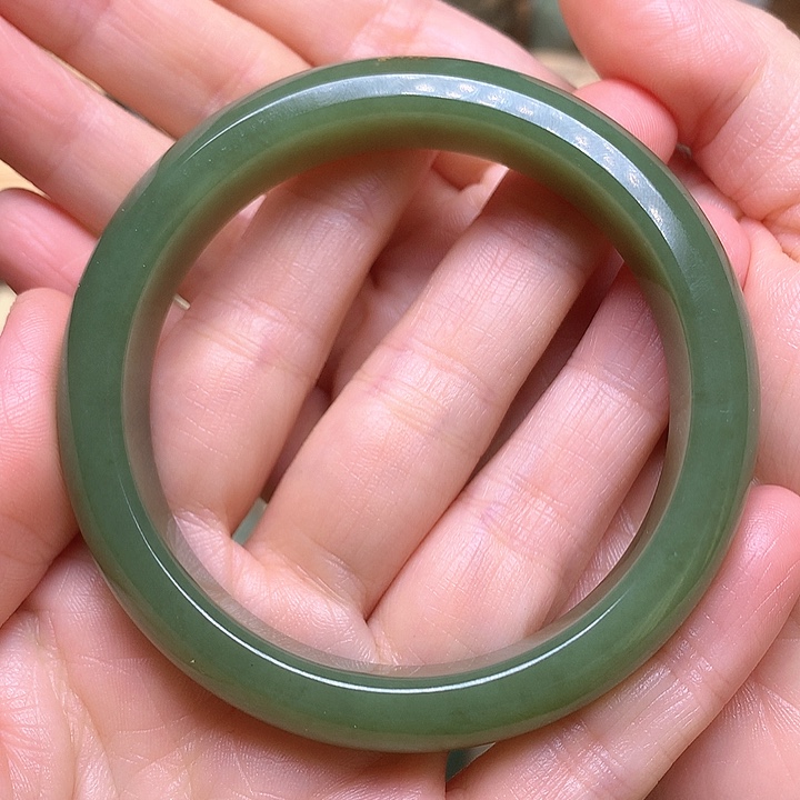 岫岩河磨玉（透闪石质玉）未镶嵌手镯