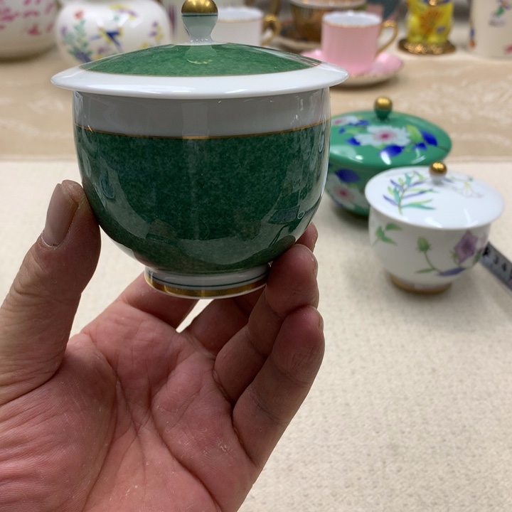 瓷片这份上的东西