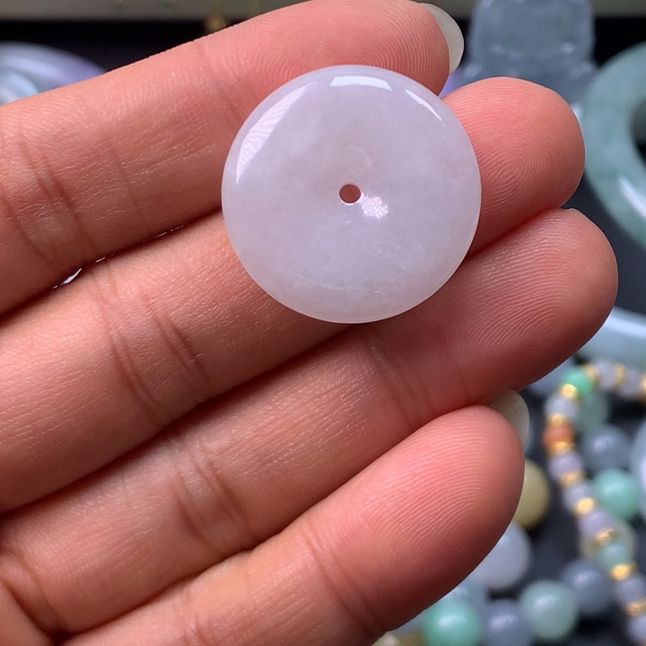 翡翠未镶嵌颈饰平安扣