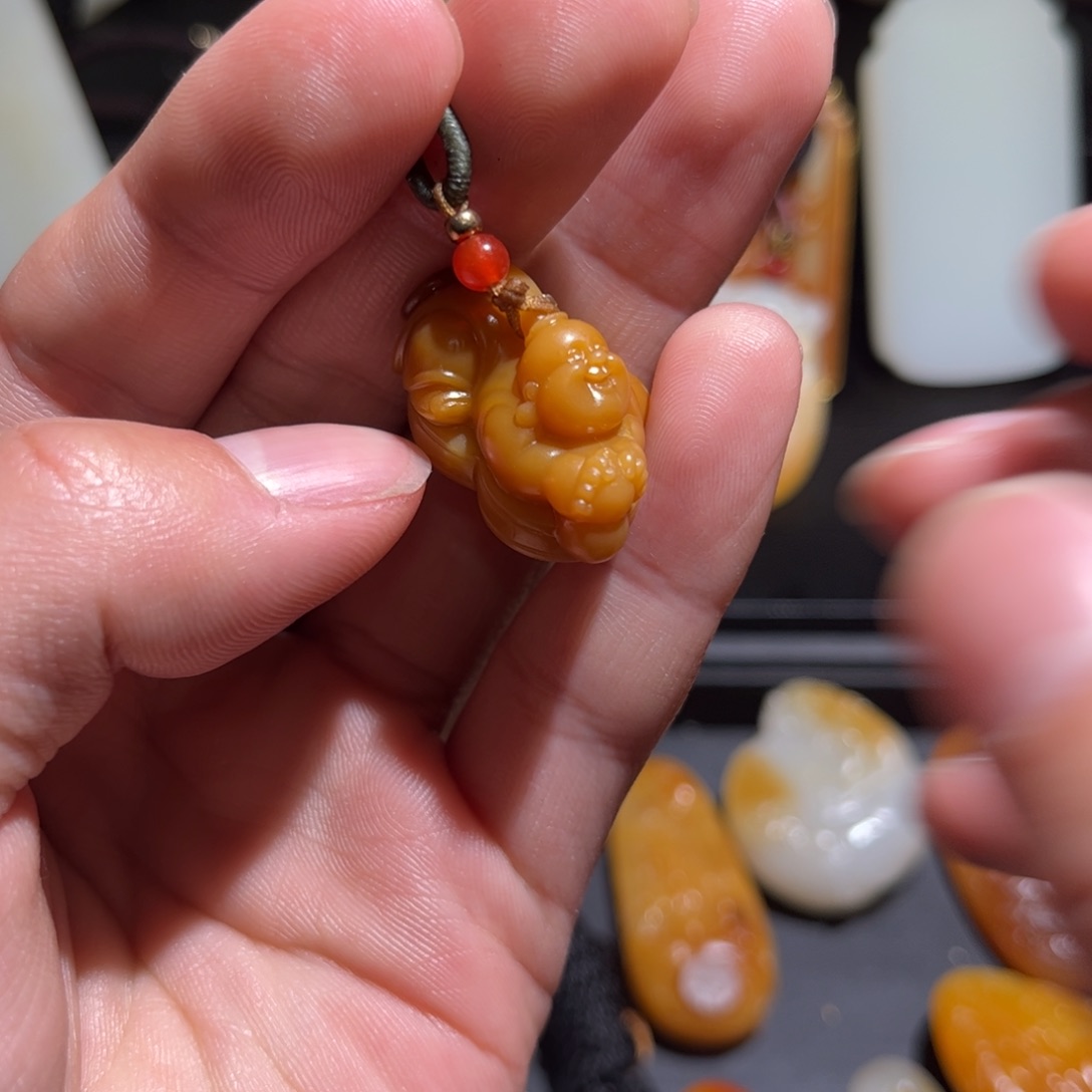 和田玉挂件未镶嵌钱***?