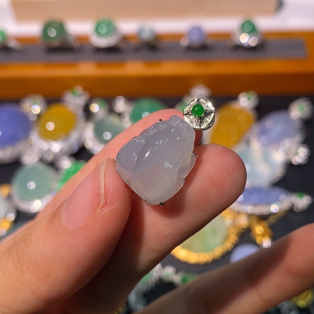 翡翠18K金镶嵌颈饰