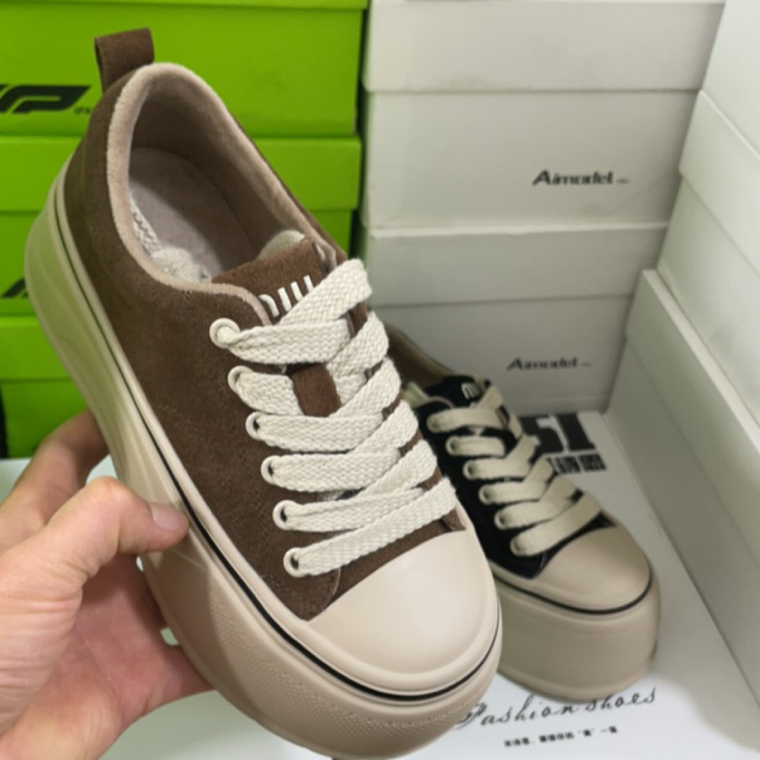 米诗思55-2623秋冬新款加绒厚底板鞋女增高时尚百搭透气轻便休闲