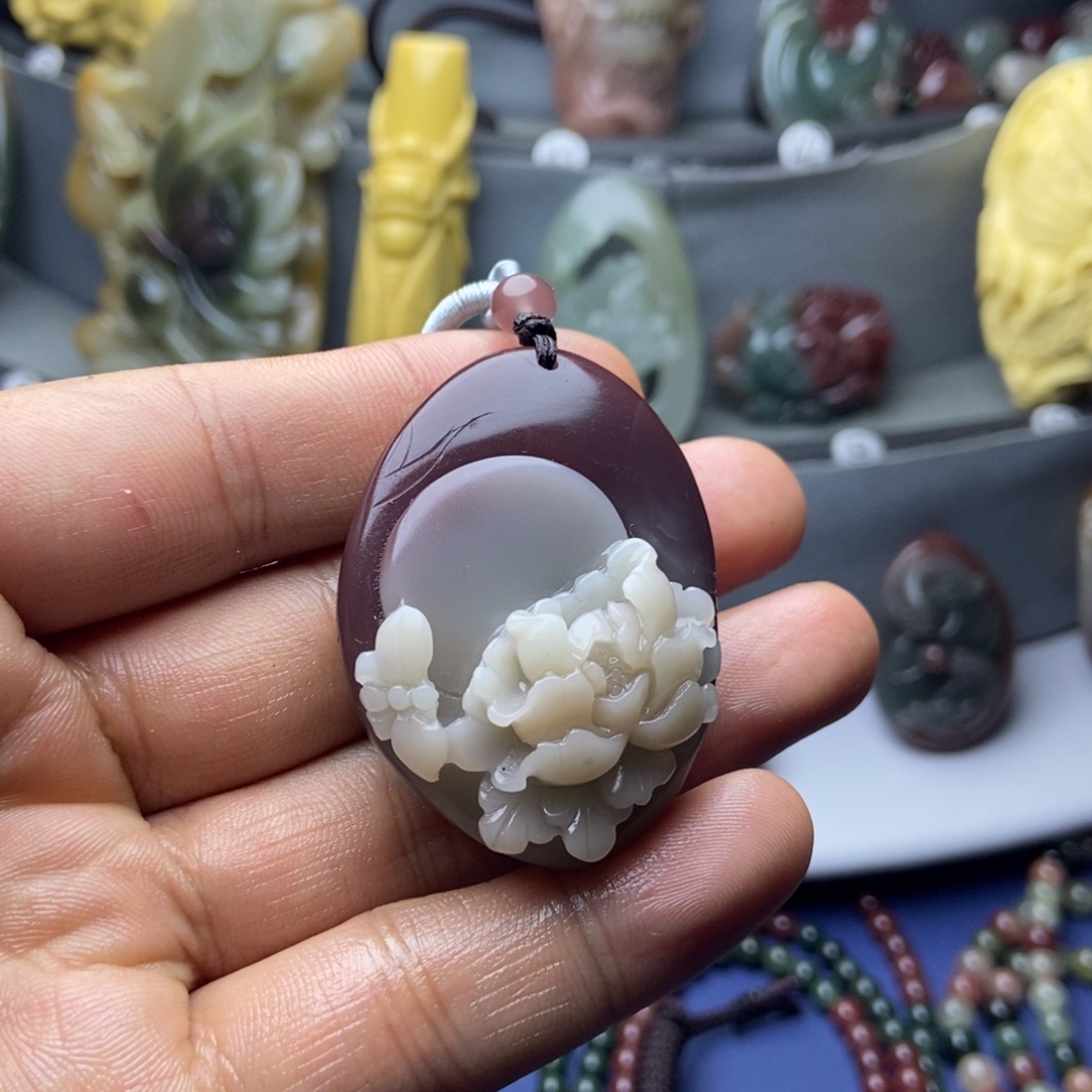 周***极玛瑙/玉髓未镶嵌颈饰