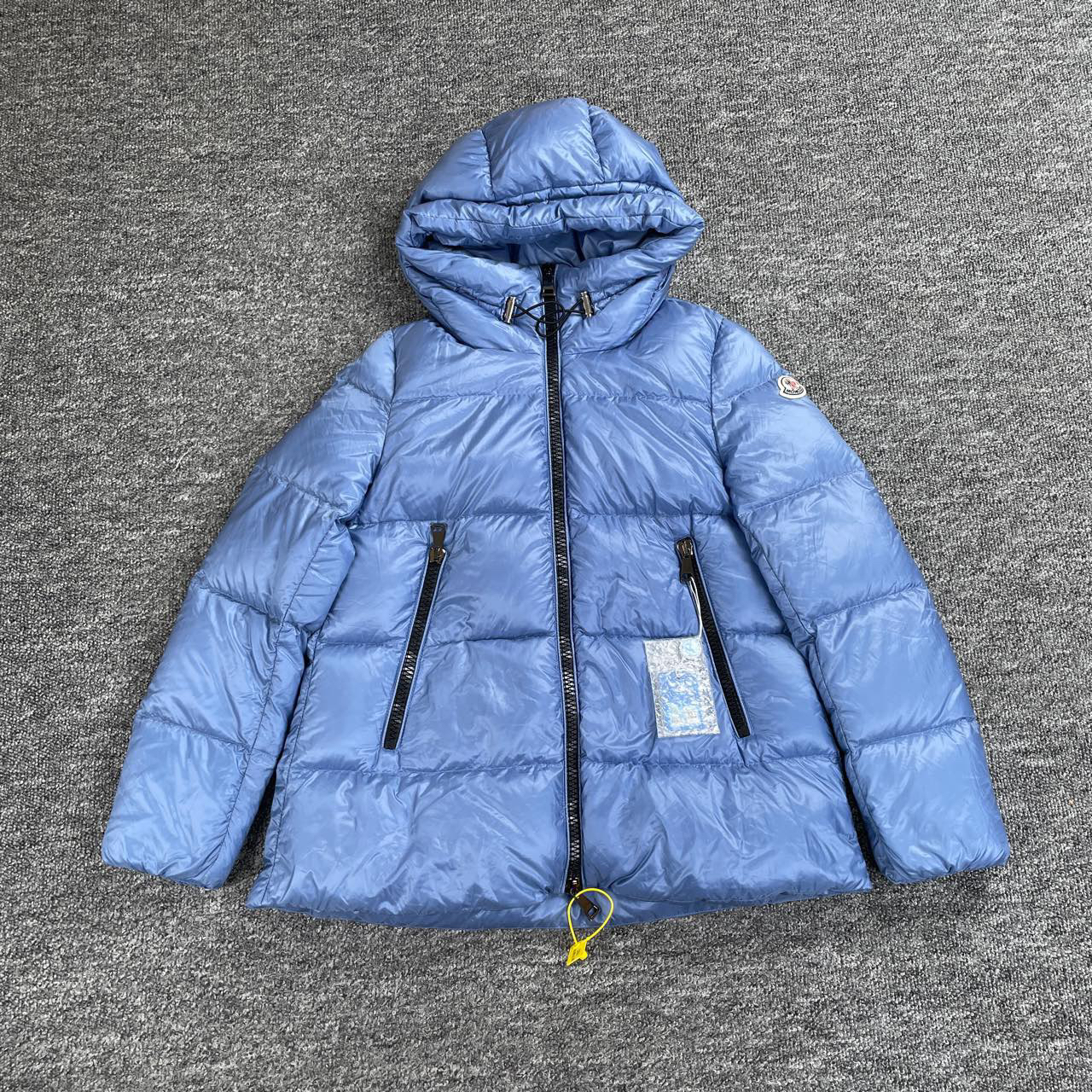 95新 MONCLER 7022/ 蓝色logo贴饰连帽羽绒服外套/1码/95新/微瑕
